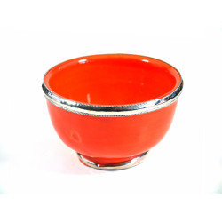 Bol moyen en poterie marocain de couleur orange émaillé et cerclé de métal argenté