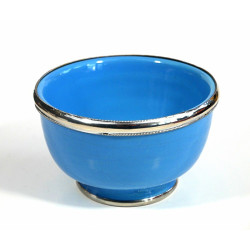 Grand bol en poterie marocain de couleur bleu clair émaillé et cerclé de métal argenté