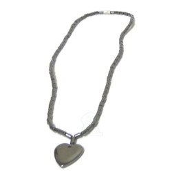 Collier fantaisie en métal argenté avec pendentif format coeur plein